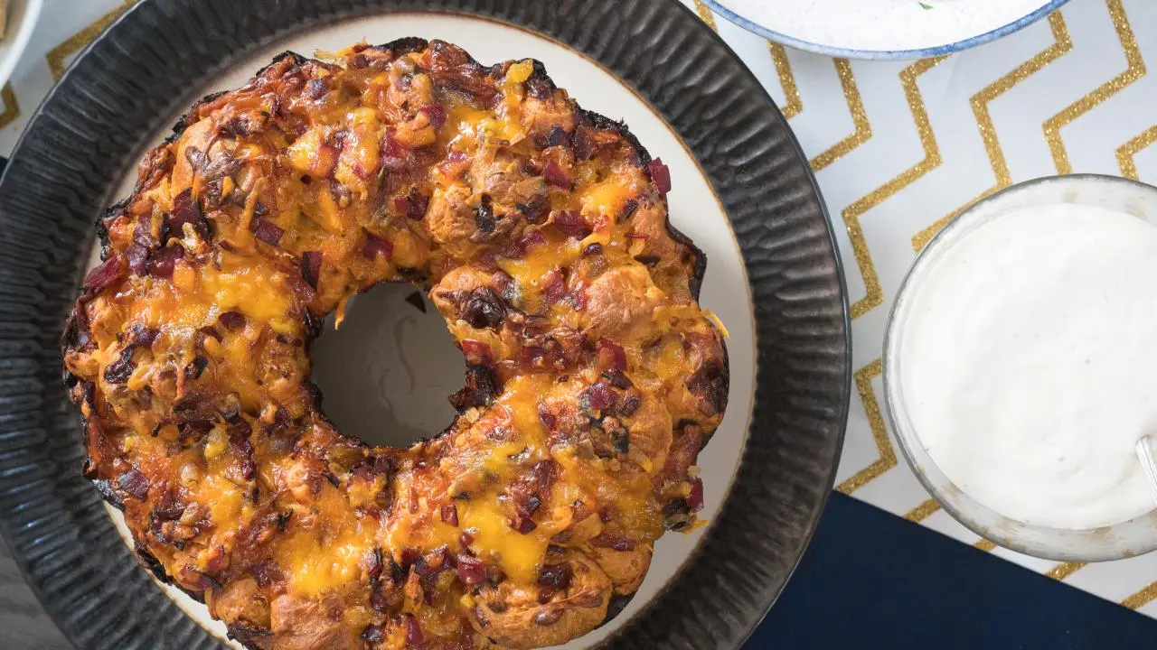 Cheesesteak Pull-Apart Bread
