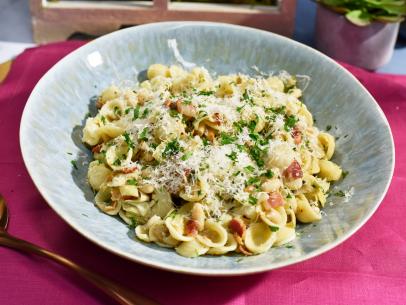 Geoffrey Zakarian makes a Pantry Pasta, as seen on Food Network's The Kitchen