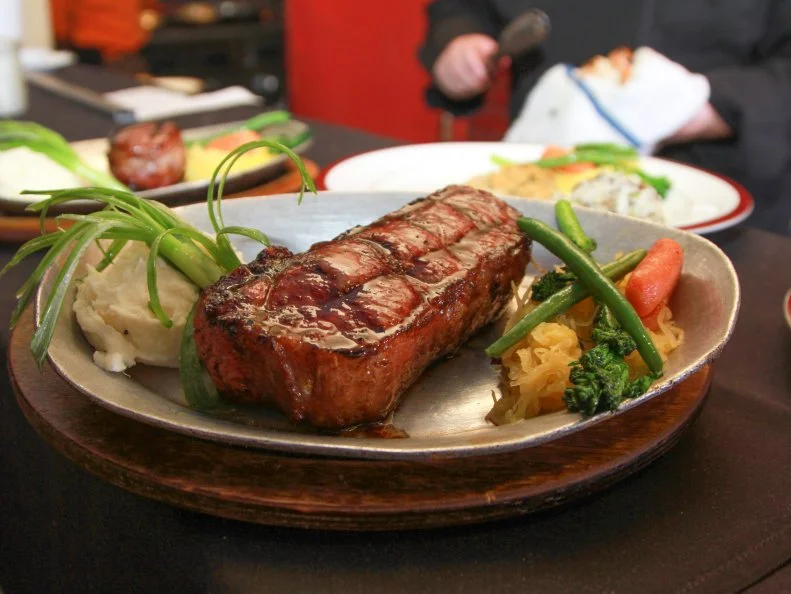 The Old Town neighborhood was Albuquerque’s original site, when the town was established in 1706. Tucked away in one of Old Town’s historic adobe buildings is Restaurant Antiquity, a romantic fine-dining restaurant that feels both classic and timeless. Cozy booths and tables provide an intimate dining experience; your date will only have eyes for you. The continental menu focuses on steaks, other meat dishes and seafood. Centerpiece dishes include the chateaubriand beef tenderloin and the Henry IV filet mignon, wrapped in bacon and topped with an artichoke heart and bearnaise sauce.