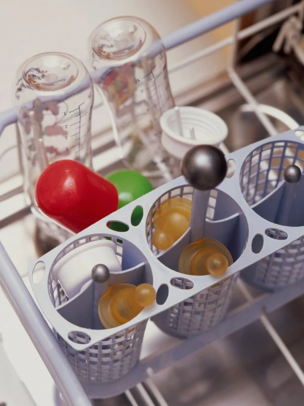 Can I Wash Bottles in Dishwasher: Essential Tips for Safe Cleaning
