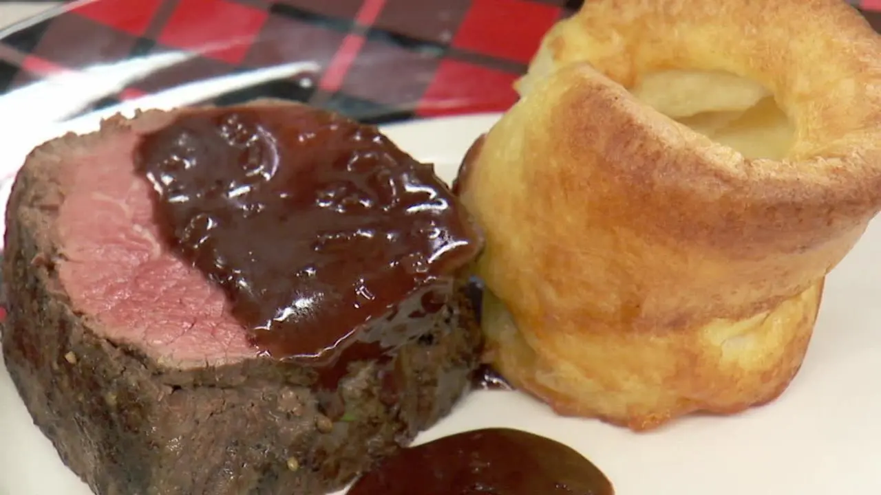 Beef Tenderloin with Quick Red Wine Pan Sauce