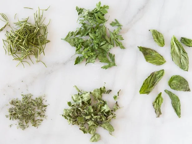 How to Dry Herbs in Microwave Oven: Quick & Easy Guide