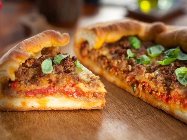 https://food.fnr.sndimg.com/content/dam/images/food/fullset/2017/2/27/1/VB0503H_Deep-Dish-Sausage-Pizza_s4x3.jpg.rend.hgtvcom.616.462.suffix/1488231749787.jpeg