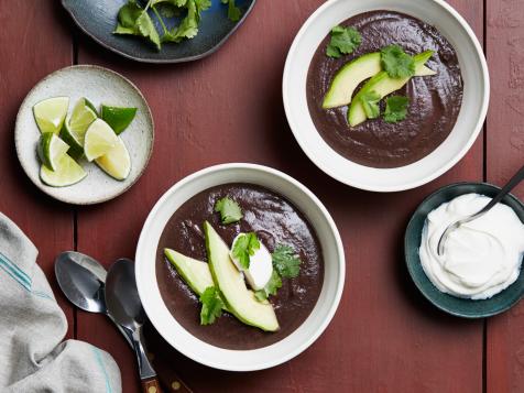 https://food.fnr.sndimg.com/content/dam/images/food/fullset/2017/2/28/0/FNK_Instapot-Black-Bean-Soup-H-0024_s4x3.jpg.rend.hgtvcom.476.357.suffix/1488313689846.jpeg