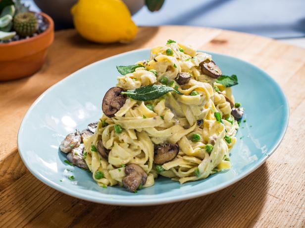 Sunny Anderson makes Sunny's Easy Mushroom, Peas, and Pasta with 1-2-3 Alfredo Sauce, as seen on Food Network's The Kitchen
