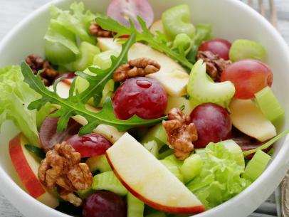 https://food.fnr.sndimg.com/content/dam/images/food/fullset/2017/2/28/1/fnd_waldorf-salad-istock.jpg.rend.hgtvcom.406.305.suffix/1488378549575.jpeg