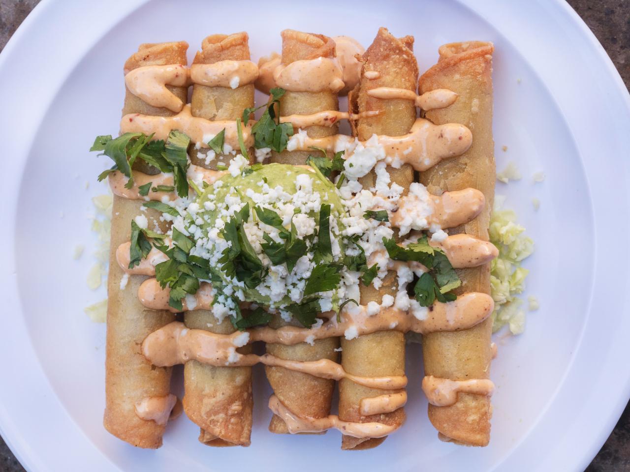 https://food.fnr.sndimg.com/content/dam/images/food/fullset/2017/2/3/0/FN_tucson-restaurant-guide-seis-rolled-chicken-taquitos_s4x3.jpg.rend.hgtvcom.1280.960.suffix/1486135408405.jpeg