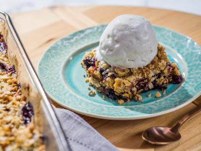 Katie Lee makes a Berry Crisp Dump Cake, as seen on Food Network's The Kitchen