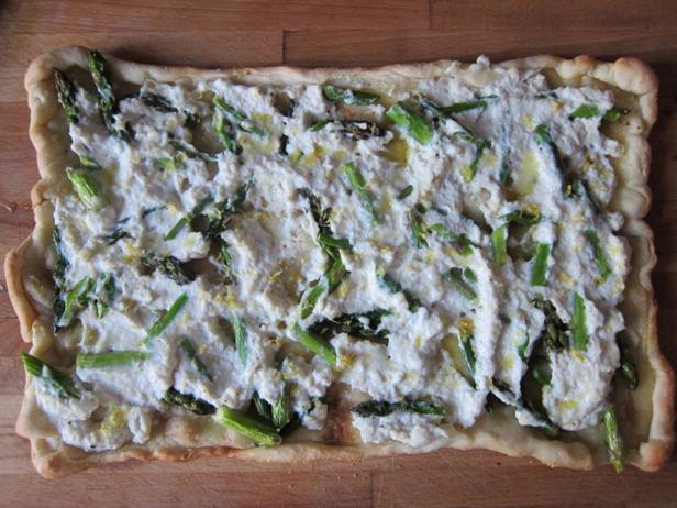 Homemade Pizza with Asparagus, Ricotta and Lemon