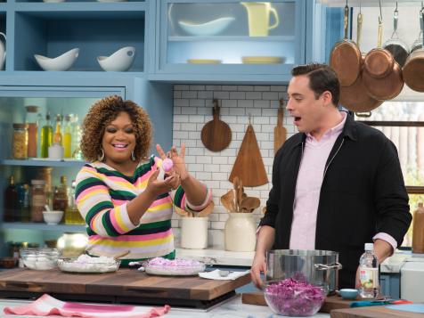 https://food.fnr.sndimg.com/content/dam/images/food/fullset/2017/3/22/0/KC1301H_Sunny-Anderson-Jeff-Mauro_s4x3.jpg.rend.hgtvcom.476.357.suffix/1490229717072.jpeg