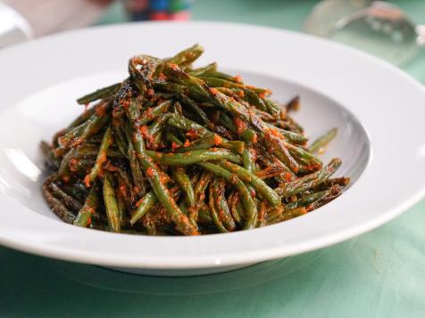 Blistered Green Beans with Spicy Chile Sauce