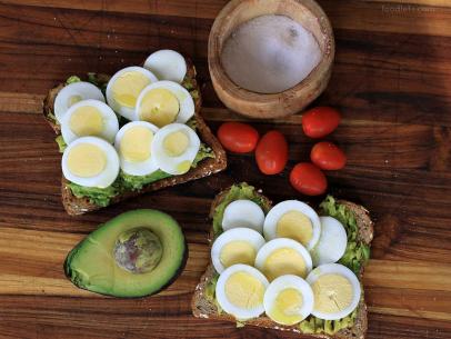 https://food.fnr.sndimg.com/content/dam/images/food/fullset/2017/4/5/0/fnd_foodlets-avocado-egg-toast.jpg.rend.hgtvcom.406.305.suffix/1491429426224.jpeg