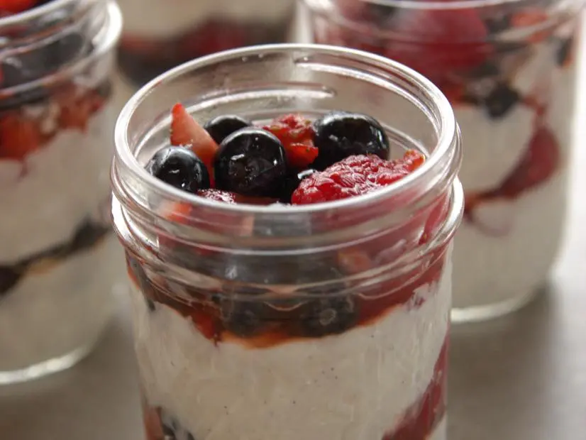 Yogurt berry parfaits