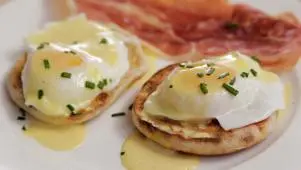 Eggs Benedict and Easy Hollandaise Sauce