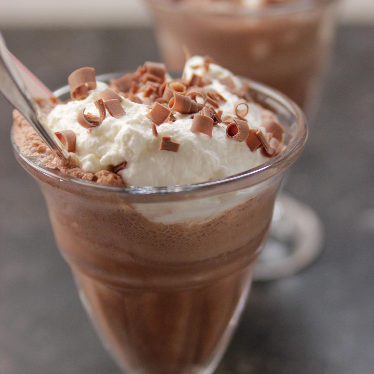 https://food.fnr.sndimg.com/content/dam/images/food/fullset/2017/5/25/0/BX1307H_Frozen-Hot-Chocolate_s3x4.jpg.rend.hgtvcom.1280.1280.suffix/1495685198589.jpeg