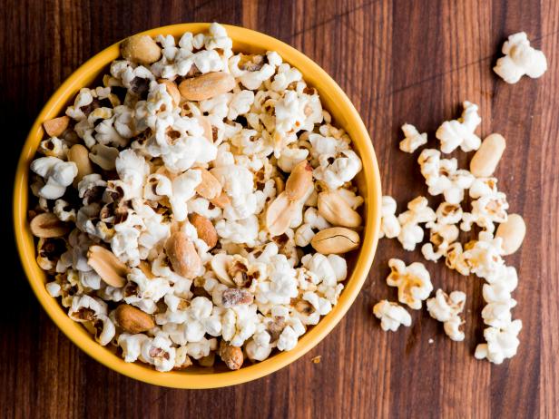 Sweet Vanilla Peanut Popcorn