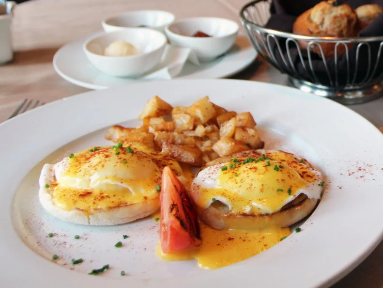 Quiet elegance and high-end service mark this Harbor Town favorite, which delivers on the promise of romantic, high-end dining for breakfast, lunch and dinner. Paulette’s serves Hungarian and French dishes alongside regional favorites. Prix-fixe breakfast features choices like Tennessee bacon and sausage, creamy grits and excellent potatoes.