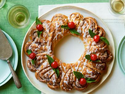 Food Network Kitchen's Cinnamon Rolls Wreath.