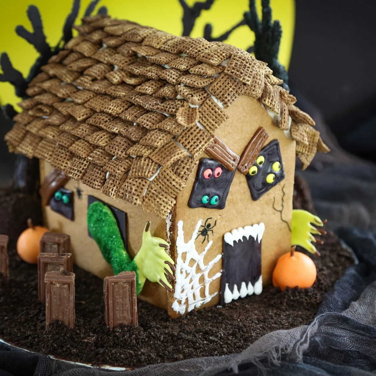 How to Make a Haunted Gingerbread House : Food Network | Food Network