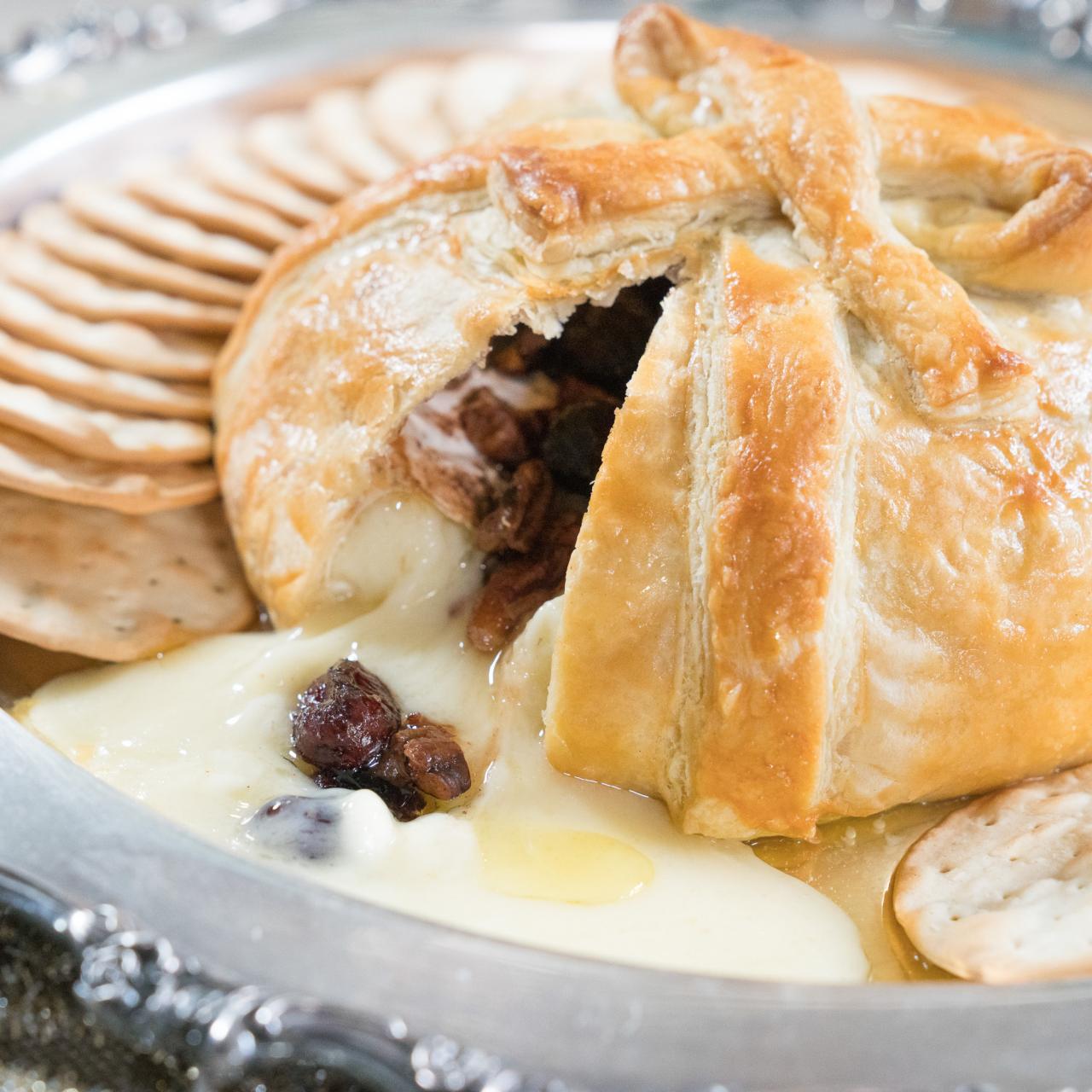 Cranberry Pecan Baked Brie - bell' alimento