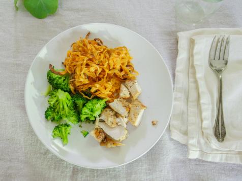 Chicken with Spiralized Sweet Potato and Broccoli