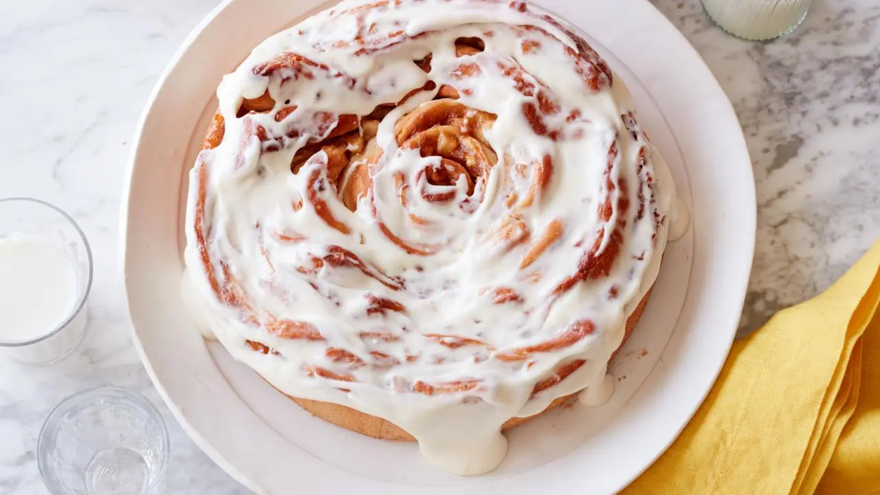 Giant Apple Cinnamon Roll