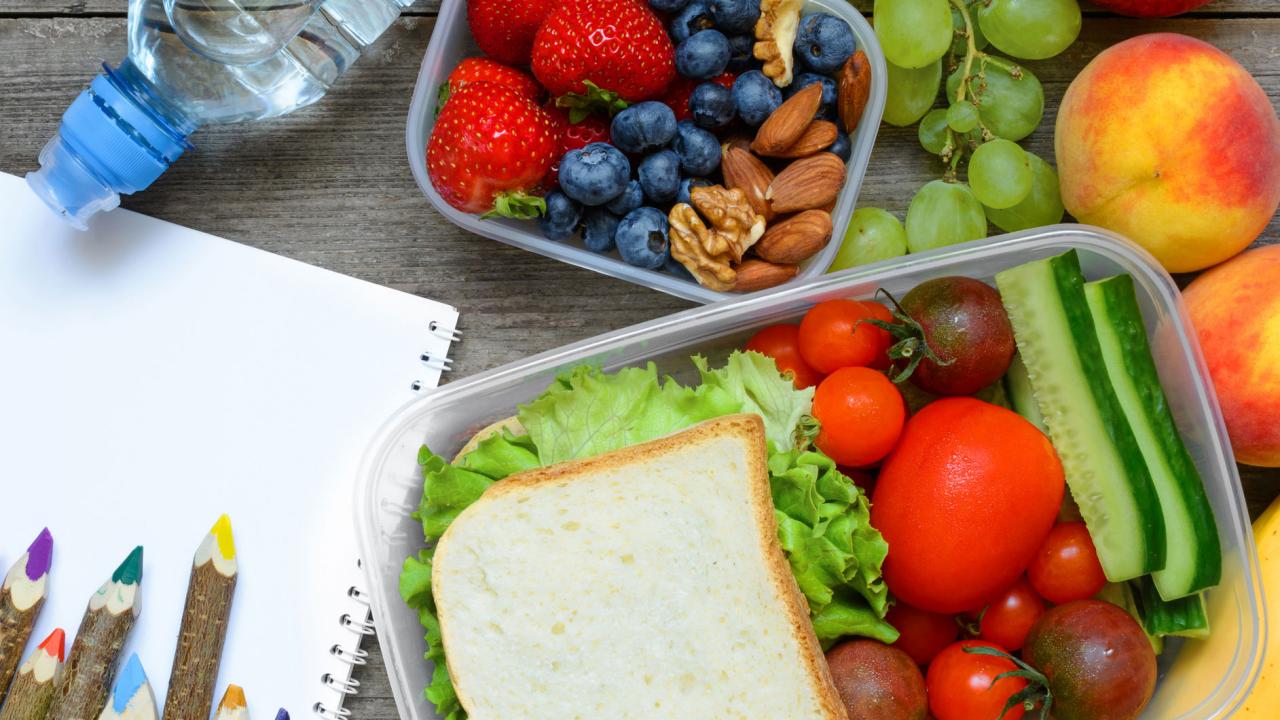 A Nutritionist Ranks Your Favorite School Lunch Snacks