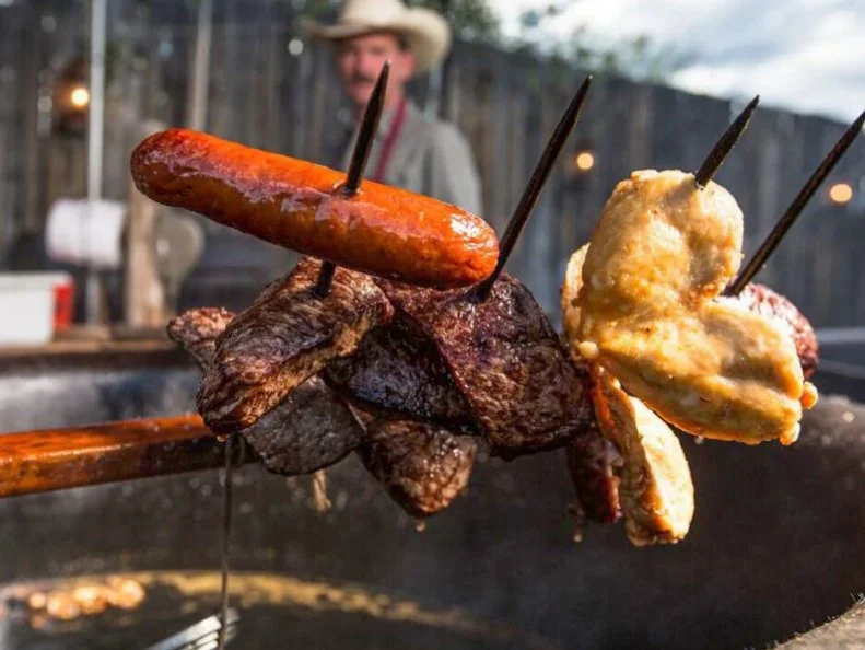 Cowboy cookouts are on many touristsâ   Wyoming to-do list. Though it often means meats cooked out over an open-flame, Pitchfork Fondue prefers to serve meat cooked on a pitchfork in large cauldrons of hot oil heated by wood fire. Guests take in views of the Wind River Mountains while noshing on sizzling hot, deep-fried steak, chicken, buffalo bratwursts and sides like potato chips and onion rings.