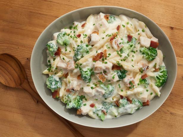 Cheesy Chicken Pasta with Broccoli and Bacon image