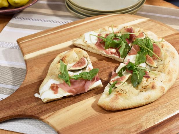 White Pizza with Prosciutto and Fig image