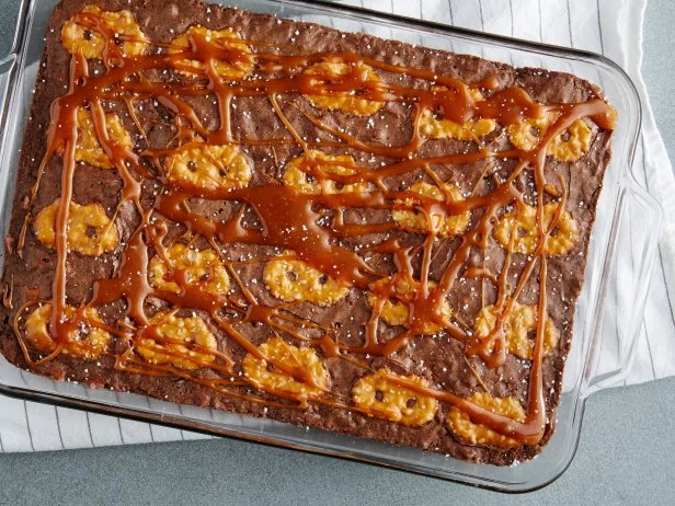 Eddie Jackson's Goey Chocolate Salted Caramel Pretzel Brownie recipe shot for Food Network, Game-Day Playbook Season 300.