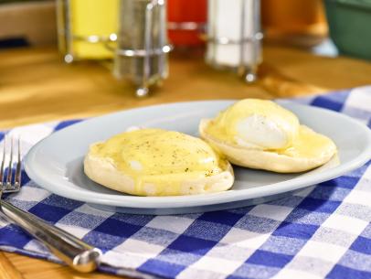 Sunny Anderson makes her Easy 1-2-3 Hollandaise, as seen on Food Network's The Kitchen