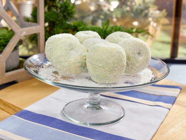 Katie Lee makes a Snowy White Candy Apple, as seen on Food Network's The Kitchen