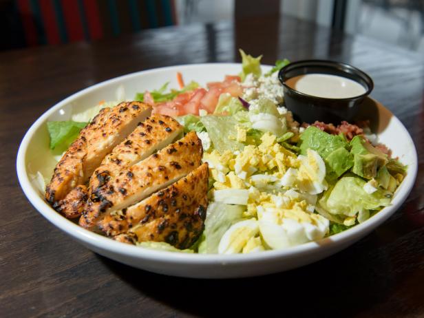 The Healthiest Dishes at 30 Major Restaurant Chains : Food ...