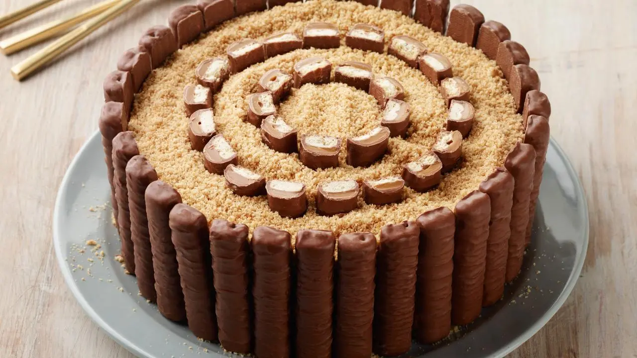 Twix Lover's Cake