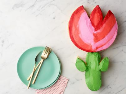 Food Network Kitchen’s Tulip Cake How-To for W-Q4 2017 Flower Cakes, as seen on Food Network.