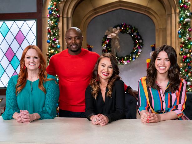 Host Eddie Jackson with Judges Ree Drummond, Stephanie Boswell, and Molly Yeh during the first round, The Decorating Challenge, "Mrs. Claus' Christmas Eve", as seen on Christmas Cookie Challenge, Season 2.