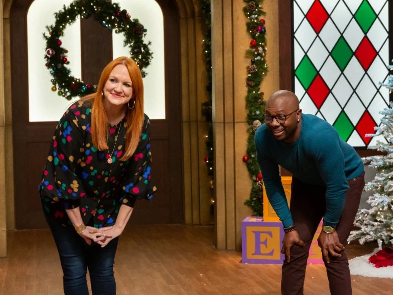 Host’s Eddie Jackson and Ree Drummond, as seen on Christmas Cookie Challenge, Season 5