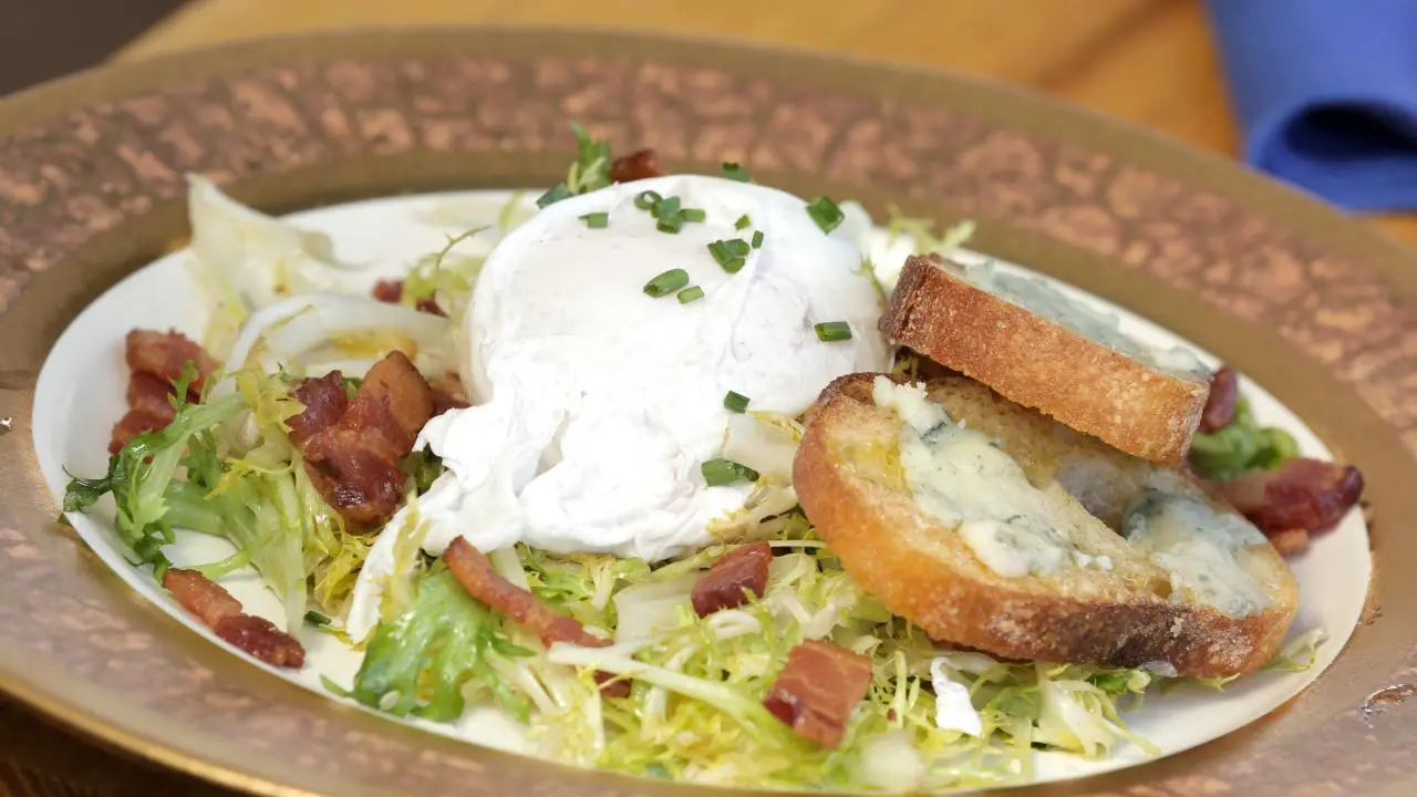 Frisee aux Lardons