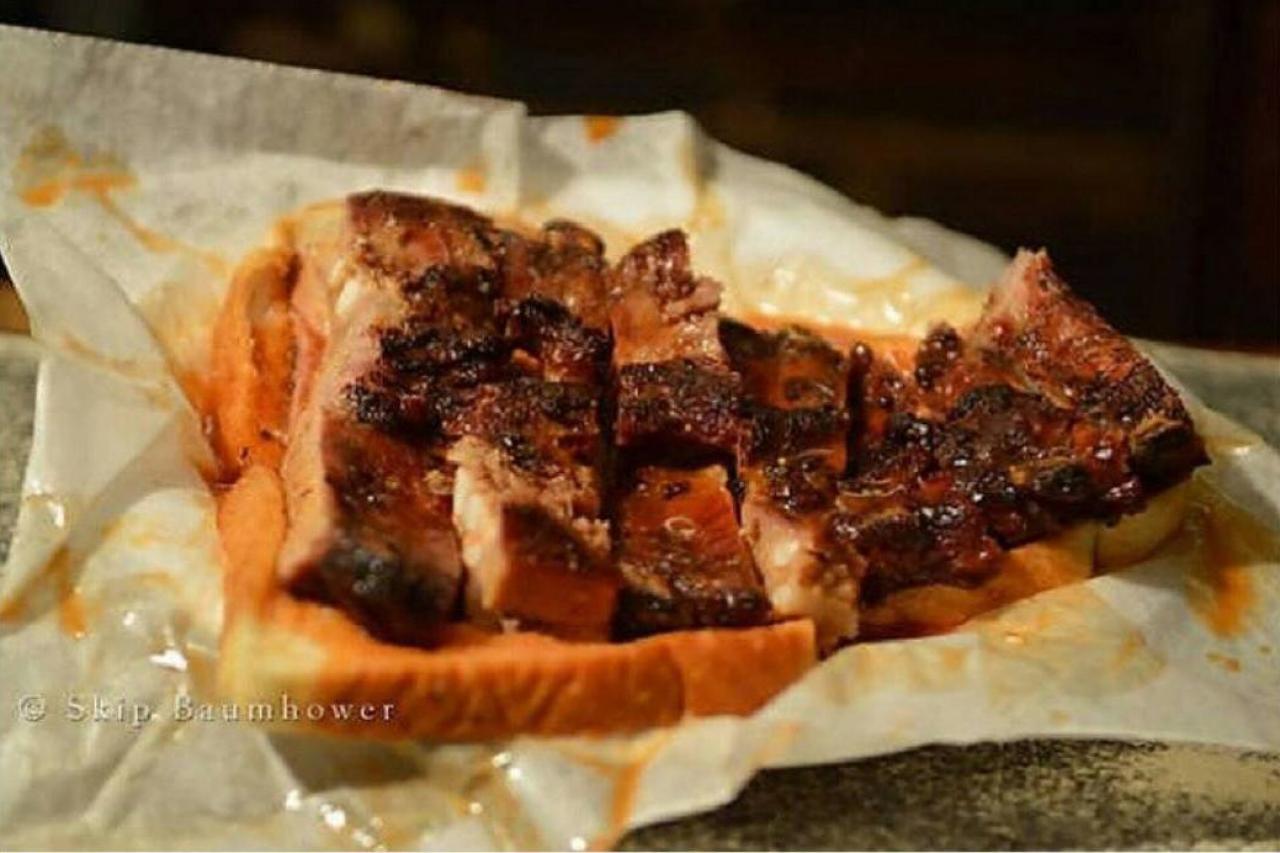 https://food.fnr.sndimg.com/content/dam/images/food/fullset/2018/11/28/0/FN_Regional-Barbecue-Archibald-and-Woodrows-BBQ-Ribs-Alabama_s6x4.jpg.rend.hgtvcom.1280.853.suffix/1543420113462.jpeg