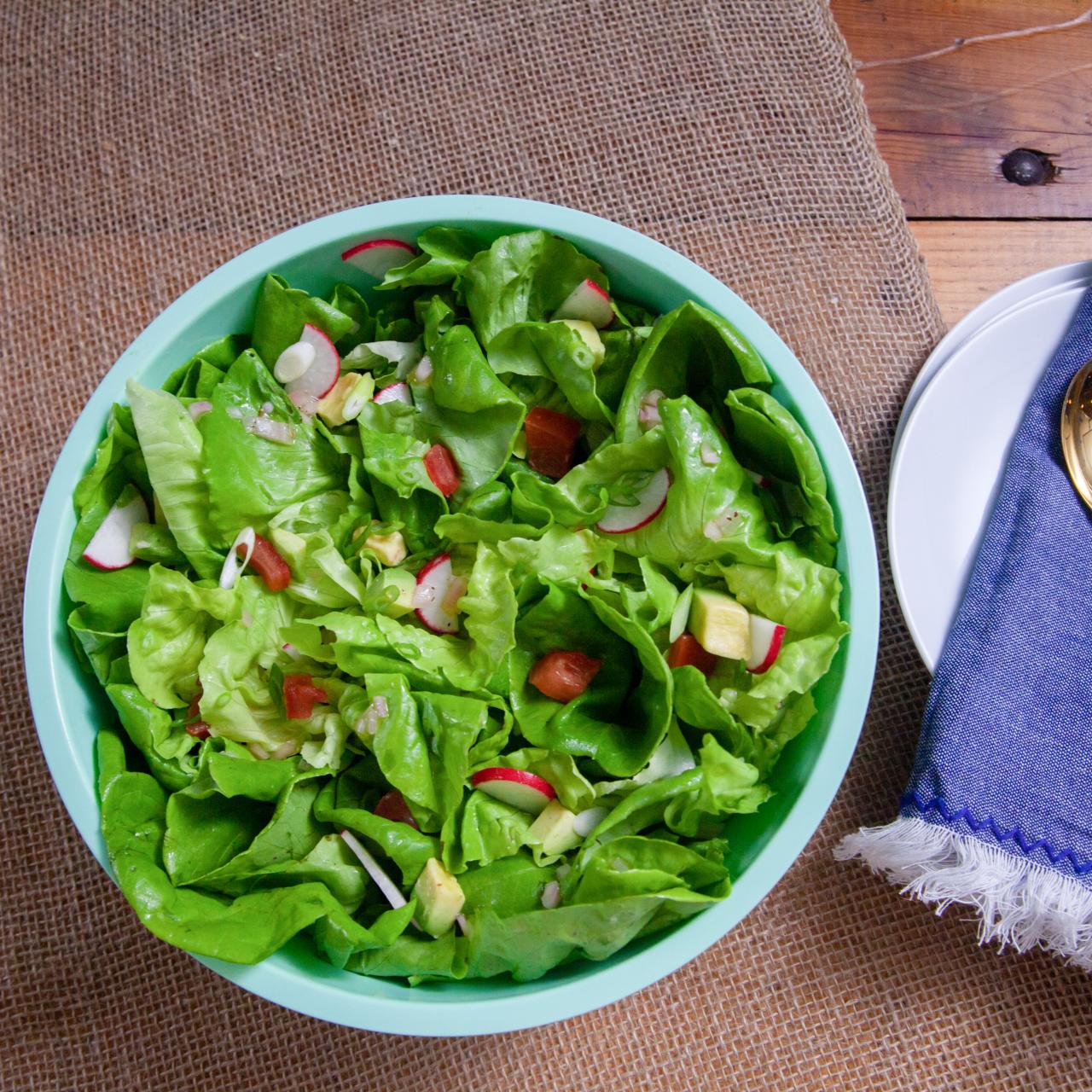 Simple Green Salad with Vinaigrette dressing - Nicky's Kitchen