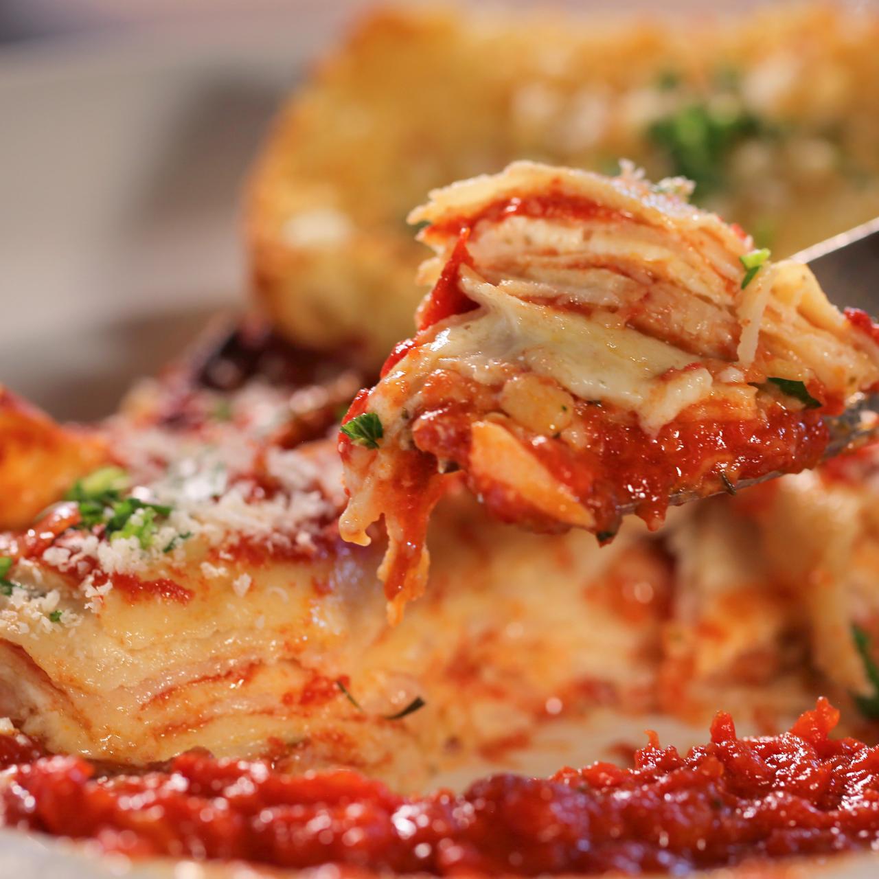 https://food.fnr.sndimg.com/content/dam/images/food/fullset/2018/12/20/0/DVSP82_Catellis-10-Layer-Lasagna-with-Domenicas-Sauce_s4x3.jpg.rend.hgtvcom.1280.1280.suffix/1545325050685.jpeg