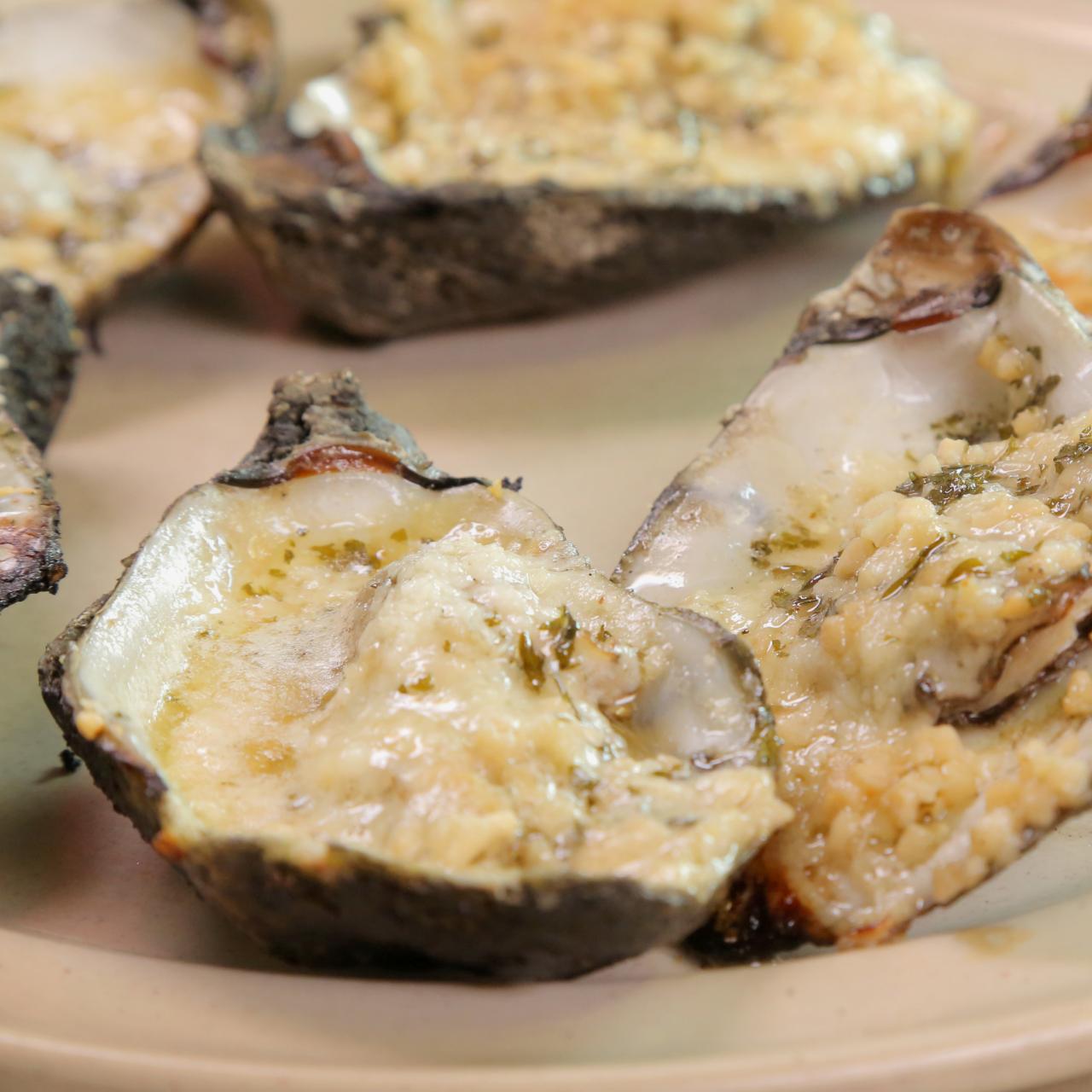 https://food.fnr.sndimg.com/content/dam/images/food/fullset/2018/12/20/0/DVSP82_Chargrilled-Oysters_s4x3.jpg.rend.hgtvcom.1280.1280.suffix/1545325051689.jpeg