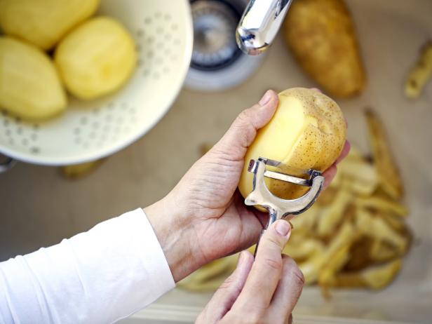 https://food.fnr.sndimg.com/content/dam/images/food/fullset/2018/2/19/0/FN_Kitchen-Mistakes-Peeling-Potatoes-iStock_s4x3.jpg.rend.hgtvcom.616.462.suffix/1519065100069.jpeg