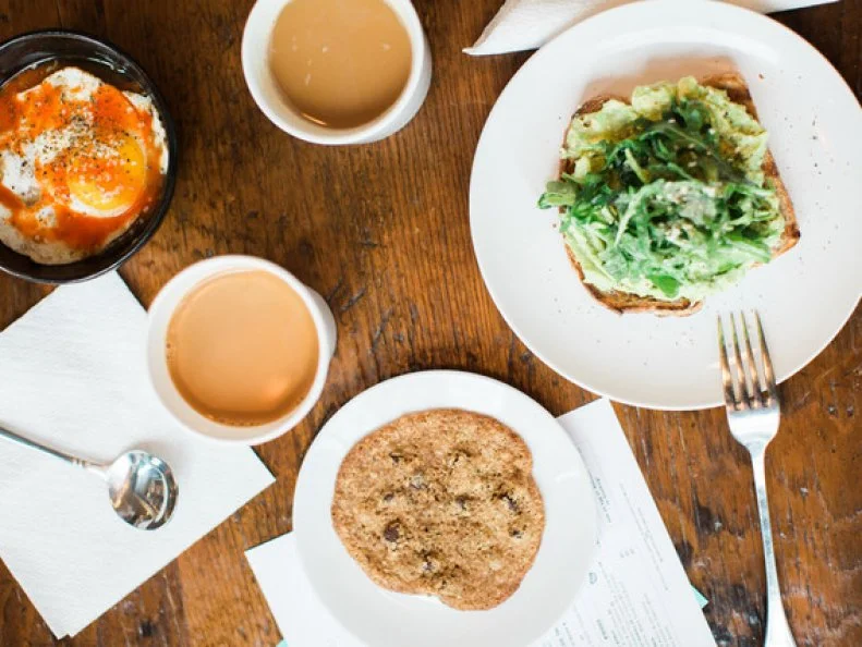 When Chef Lee Farrington closed her beloved East End restaurant, Figa, in 2014 she vowed she would be back. She kept that promise by opening LB Kitchen, an oasis of cuisine that both tastes good and is geared toward making you feel good. This is apparent from the menu’s invitation to “Drink. All. Day. Long.” from an assortment of freshly made juices, superfood smoothies and high-quality coffee. The food offerings include a variety of bowls, such as The Saturday, made with pesto farro, fried egg, housemade ricotta, bacon and coconut oil, while one of the most-popular dishes is The Avocado Addiction, which is essentially avocado toast on (natural, good-for-you) steroids.