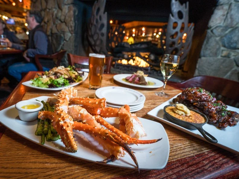 Warmed by a flickering fireplace in the center of the expansive open room, the Glacier Brewhouse lures fans in every season for wings, brick-oven-baked pizzas, steak and seafood, sandwiches, burgers and an array of desserts to wind down the meal. Gluten-free options are not only available but plentiful.
