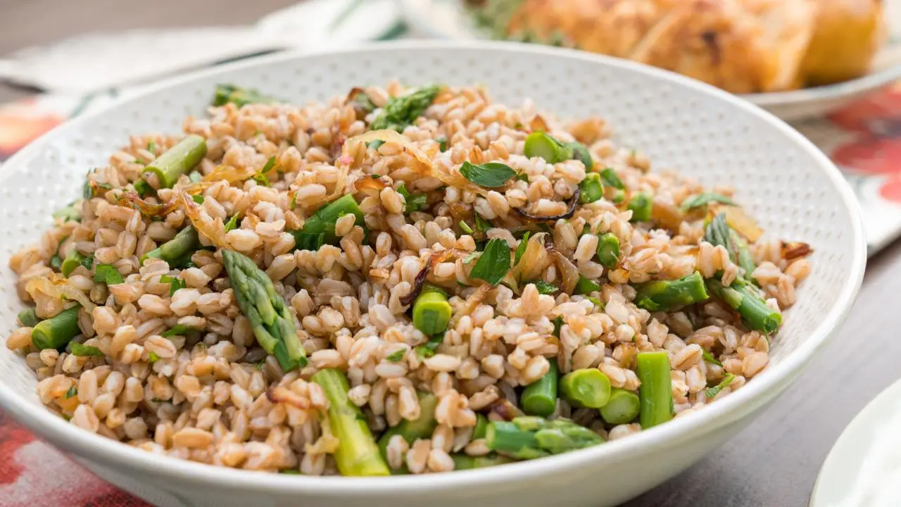 Farro with Onion and Asparagus