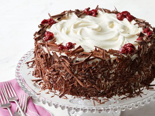 Simple & Easy Black Forest Cake with Frosting Drip Cake