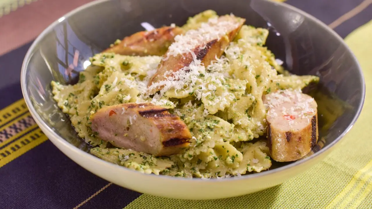 Spinach, Walnut and Golden Raisin Pesto Pasta