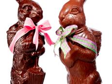 <p>The chocolates at Li-Lac Chocolates keep tourists (and Bobby) coming back for more. You'll find a range of melt-in-your-mouth chocolates at Li-Lac, from salted caramel to marshmallow bars. But the Empire State Building and Statue of Liberty molded chocolates stand high above the rest.</p>